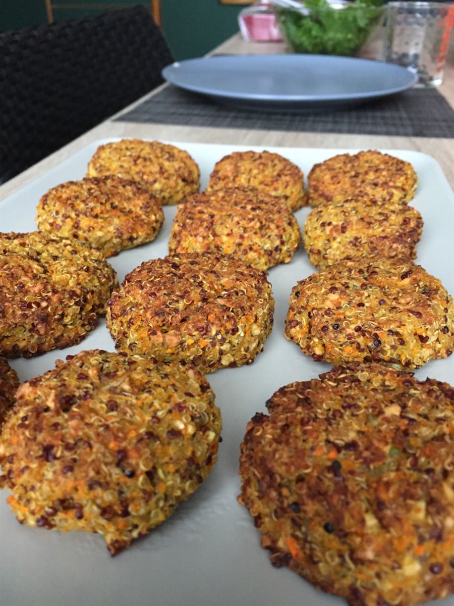 Burger di quinoa e verdure cotti al forno